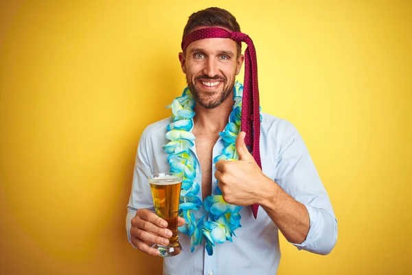 Μεθυσμένος Επιχειρηματίας Μεθυσμένος Και Τρελός Για Μεθύσι Φορώντας Γραβάτα Στο — Φωτογραφία Αρχείου