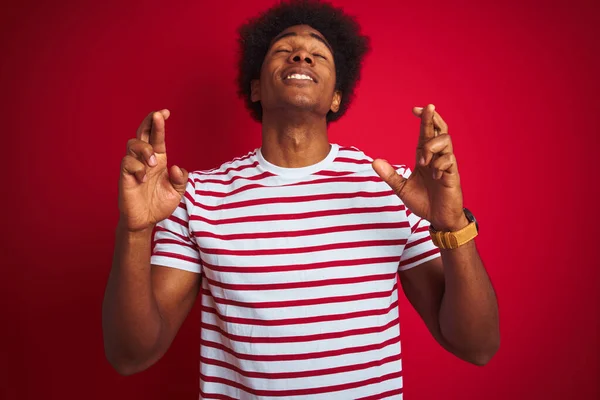 Jovem Americano Africano Com Cabelo Afro Vestindo Camiseta Listrada Sobre — Fotografia de Stock