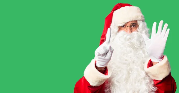 Orta Yaşlı Yakışıklı Adam Noel Baba Kostümü Sakal Takıyor Altı — Stok fotoğraf