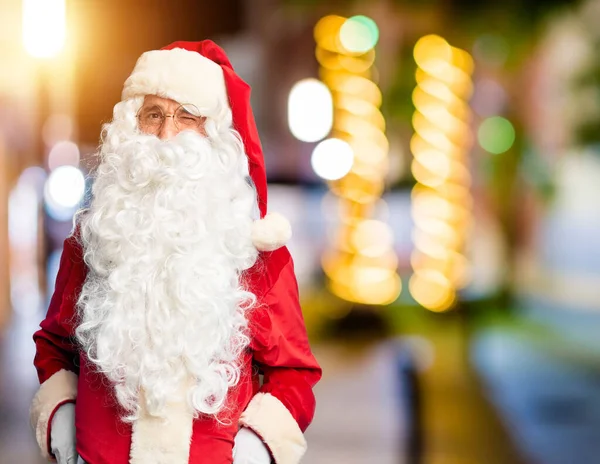 Středního Věku Hezký Muž Kostýmu Santa Claus Vousy Stojící Mrkající — Stock fotografie