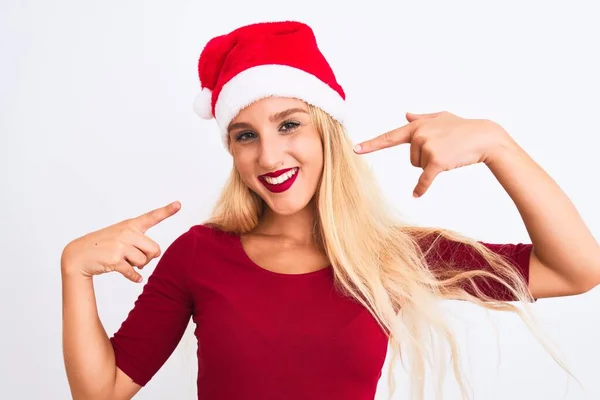 Jovem Mulher Bonita Vestindo Chapéu Natal Santa Sobre Fundo Branco — Fotografia de Stock