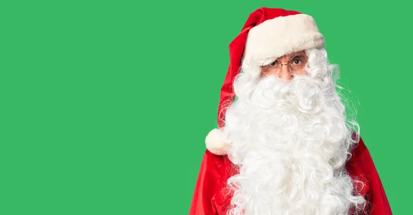 Orta Yaşlı Yakışıklı Adam Noel Baba Kostümü Sakal Takıyor Şüpheci — Stok fotoğraf