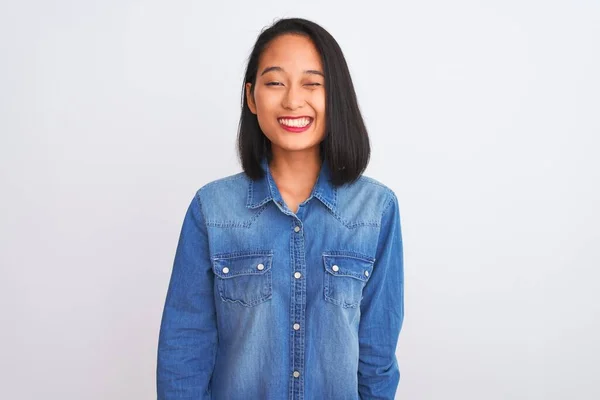 Jonge Mooie Chinese Vrouw Draagt Denim Shirt Staan Geïsoleerde Witte — Stockfoto