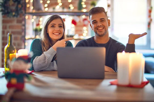Young Beautiful Couple Sitting Using Laptop Christmas Decoration Home Amazed — Stock Photo, Image
