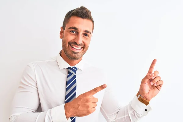 Jonge Knappe Elegante Zakenman Geïsoleerde Achtergrond Lachend Kijkend Naar Camera — Stockfoto