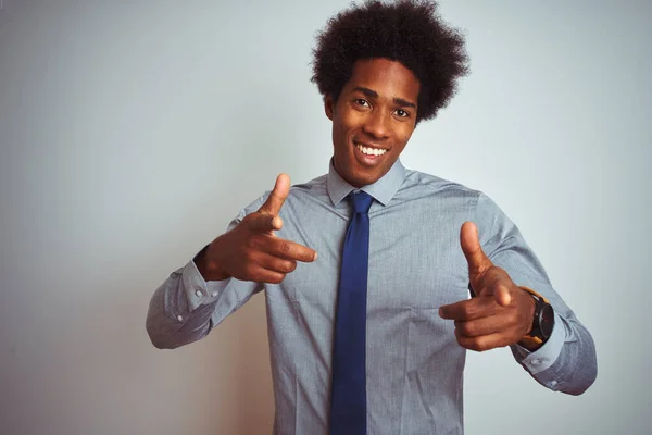 Amerikansk Affärsman Med Afro Hår Bär Skjorta Och Binda Över — Stockfoto