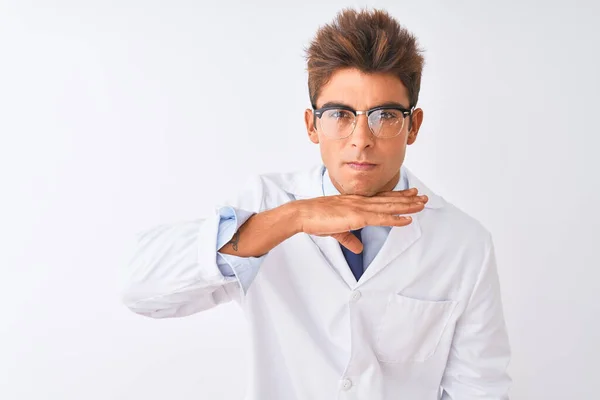 Joven Cientista Guapo Con Gafas Abrigo Sobre Fondo Blanco Aislado —  Fotos de Stock