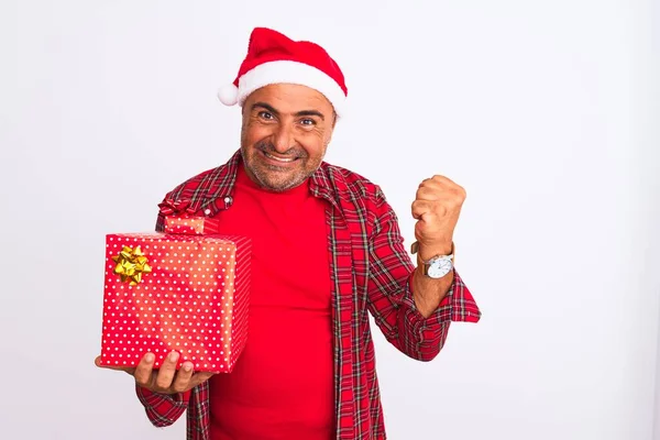 Hombre Mediana Edad Con Sombrero Navidad Santa Celebración Regalo Sobre — Foto de Stock