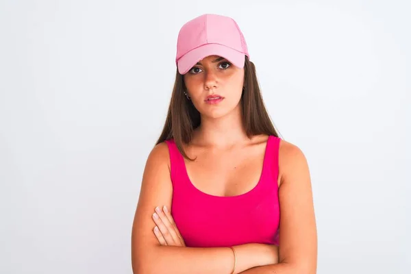 Giovane Bella Ragazza Indossa Rosa Casual Shirt Cappello Sfondo Bianco — Foto Stock