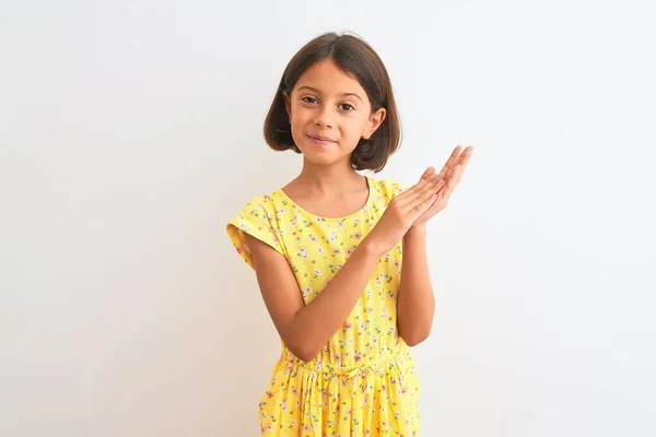 Jong Mooi Kind Meisje Dragen Gele Bloemen Jurk Staan Geïsoleerde — Stockfoto