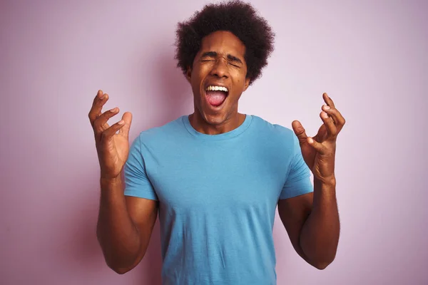 Afrikanisch Amerikanischer Mann Mit Afro Haaren Und Blauem Shirt Vor — Stockfoto