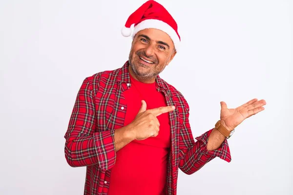 Hombre Mediana Edad Con Sombrero Santa Navidad Pie Sobre Fondo — Foto de Stock