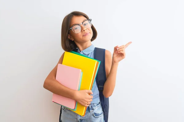 Menina Estudante Bonita Usando Óculos Mochila Livros Sobre Fundo Branco — Fotografia de Stock