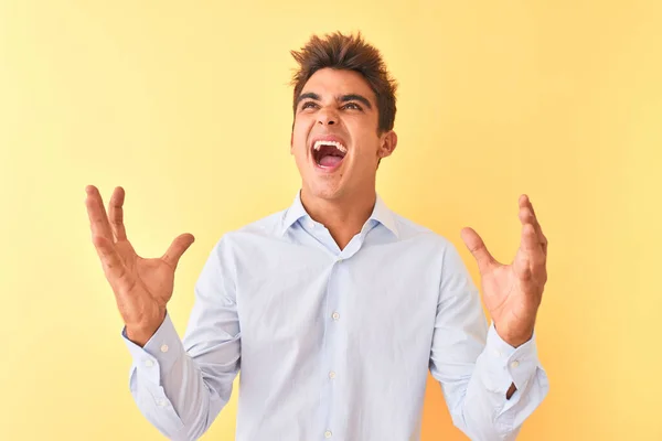 Young Handsome Businessman Wearing Elegant Shirt Isolated Yellow Background Crazy — Stock Photo, Image