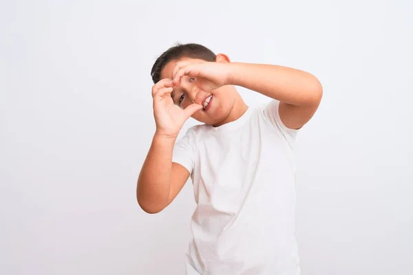 Hermoso Niño Con Camiseta Casual Pie Sobre Fondo Blanco Aislado —  Fotos de Stock