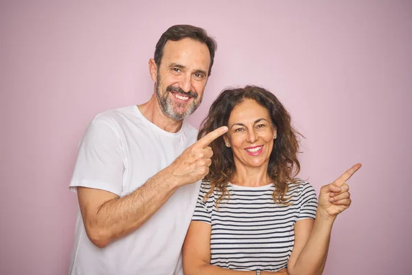 Beautiful Middle Age Couple Together Standing Isolated Pink Background Big — Stockfoto