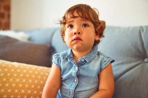 Linda Niña Jardín Infancia — Foto de Stock