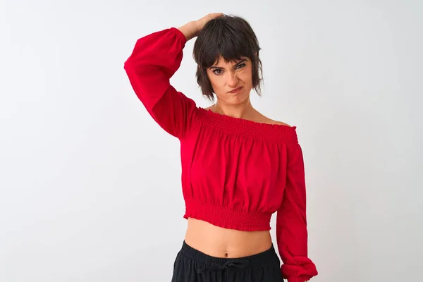 Joven Hermosa Mujer Vistiendo Rojo Verano Camiseta Pie Sobre Fondo — Foto de Stock