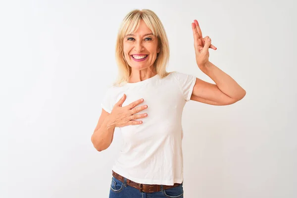 Frau Mittleren Alters Lässigem Shirt Vor Isoliertem Weißem Hintergrund Lächelnd — Stockfoto