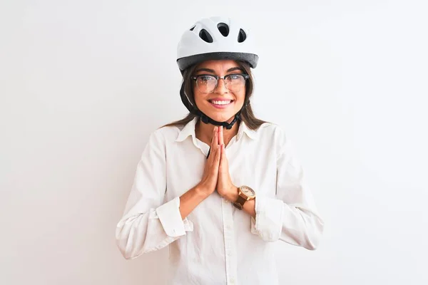 Mooie Zakenvrouw Dragen Bril Fietshelm Geïsoleerde Witte Achtergrond Bidden Met — Stockfoto