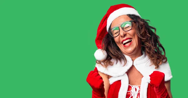 Medelålders Kvinna Bär Santa Claus Kostym Mycket Glad Och Upphetsad — Stockfoto
