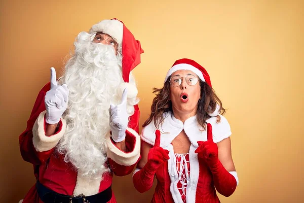 Middle Age Couple Wearing Santa Costume Glasses Isolated Yellow Background — Stock Photo, Image