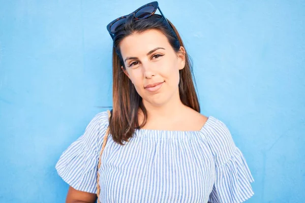 Beautiful Girl Leaning Blue Wall Young Friendly Woman Smiling Happy — Stock Photo, Image