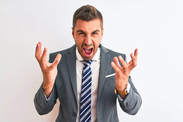 Junger Gutaussehender Geschäftsmann Anzug Und Krawatte Über Isoliertem Hintergrund Verrückt — Stockfoto