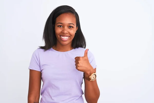 Piękne Młode African American Kobieta Białym Tle Robi Szczęśliwy Kciuk — Zdjęcie stockowe