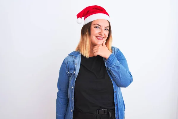 Jovem Mulher Bonita Vestindo Chapéu Natal Santa Sobre Fundo Branco — Fotografia de Stock