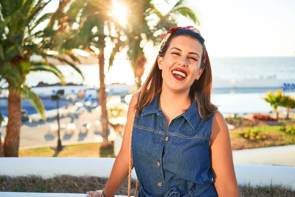 Jonge Mooie Vrouw Glimlachend Gelukkig Wandelen Straten Van Puerto Cruz — Stockfoto