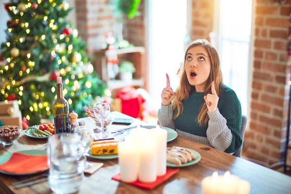 Young Beautiful Woman Sitting Eating Food Christmas Tree Home Amazed — Φωτογραφία Αρχείου