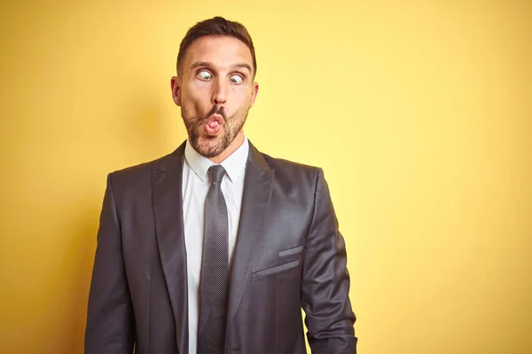 Young Handsome Business Man Yellow Isolated Background Making Fish Face — Stock Photo, Image