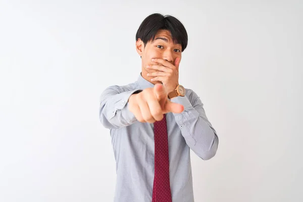 Chiński Biznesmen Ubrany Elegancki Krawat Stojący Nad Odizolowanym Białym Tłem — Zdjęcie stockowe