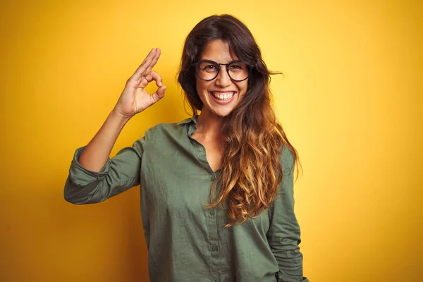 Young Beautiful Woman Wearing Green Shirt Glasses Yelllow Isolated Background — Stock Photo, Image