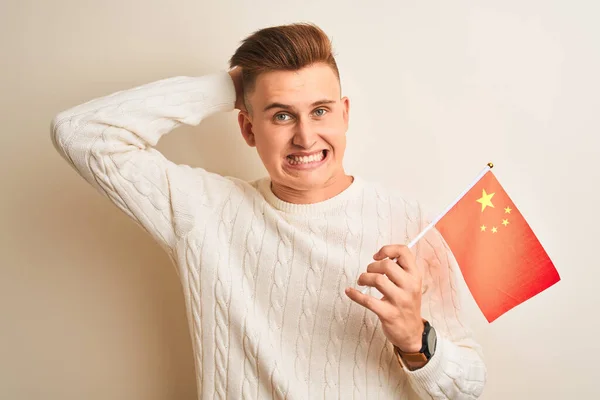 Νέος Όμορφος Άνδρας Κρατώντας Κινεζική Σημαία Της Κίνας Πάνω Από — Φωτογραφία Αρχείου