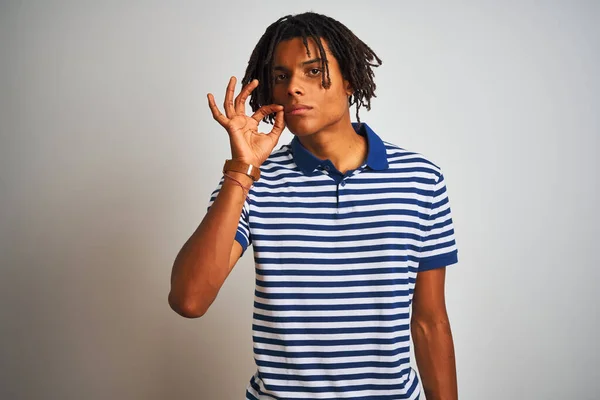 Afro Mann Mit Dreadlocks Und Gestreiftem Blauem Polo Der Über — Stockfoto