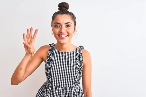 Mulher Bonita Com Coque Vestindo Casual Dresss Sobre Fundo Branco — Fotografia de Stock