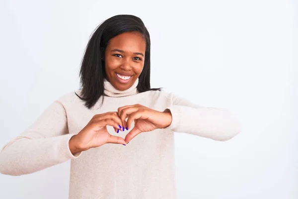 Mooie Jonge Afro Amerikaanse Vrouw Draagt Coltrui Geïsoleerde Achtergrond Glimlachend — Stockfoto