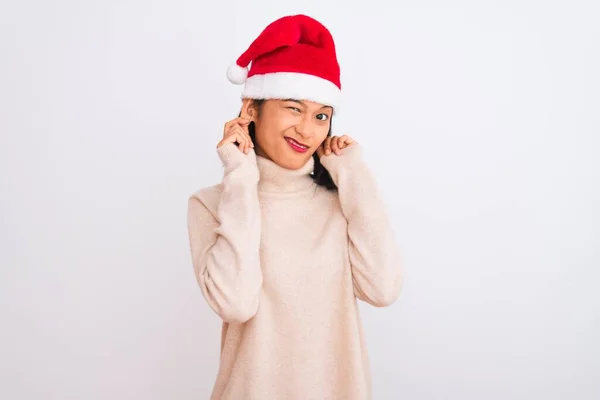 Jeune Belle Femme Chinoise Portant Chapeau Noël Santa Sur Fond — Photo