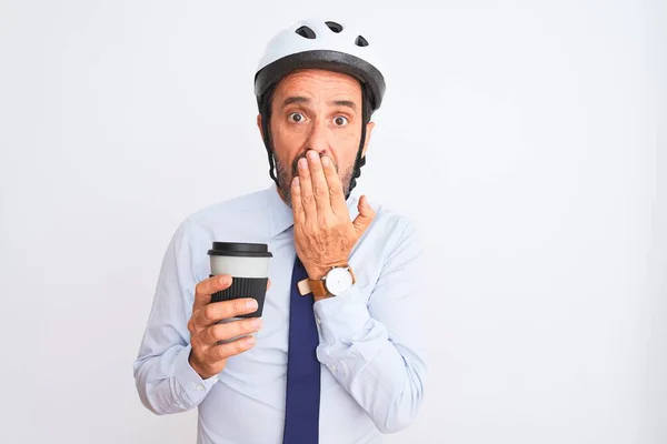 Middelbare Leeftijd Zakenman Dragen Fiets Helm Drinken Koffie Geïsoleerde Witte — Stockfoto