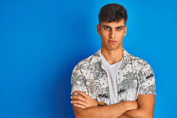 Tatilde Olan Hintli Genç Bir Adam Hawiaian Tişörtü Giyiyor Zole — Stok fotoğraf