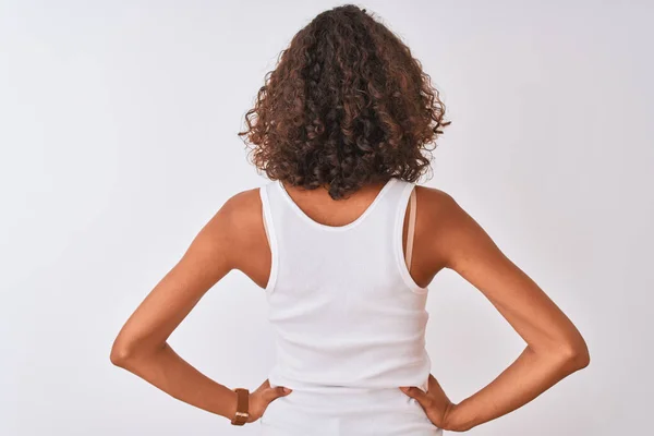 Jonge Braziliaanse Vrouw Draagt Casual Shirt Staan Geïsoleerde Witte Achtergrond — Stockfoto