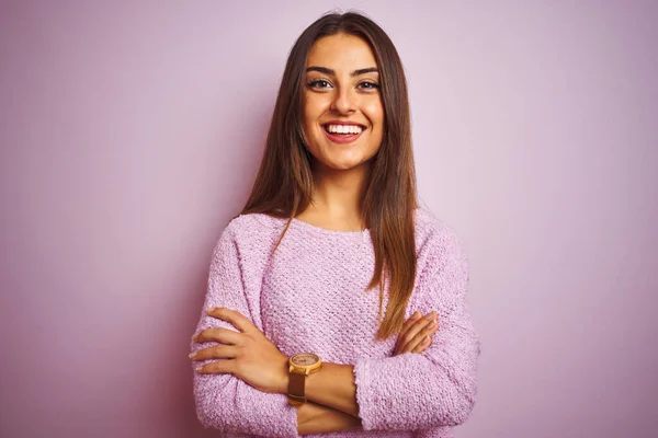 Ung Vacker Kvinna Bär Casual Tröja Stående Över Isolerade Rosa — Stockfoto