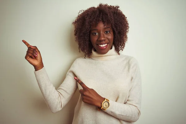 Afrikalı Genç Bir Afro Kadın Izole Edilmiş Beyaz Arka Plan — Stok fotoğraf