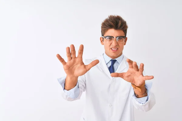 Νεαρός Όμορφος Επιστήμονας Που Φοράει Γυαλιά Και Παλτό Πάνω Από — Φωτογραφία Αρχείου