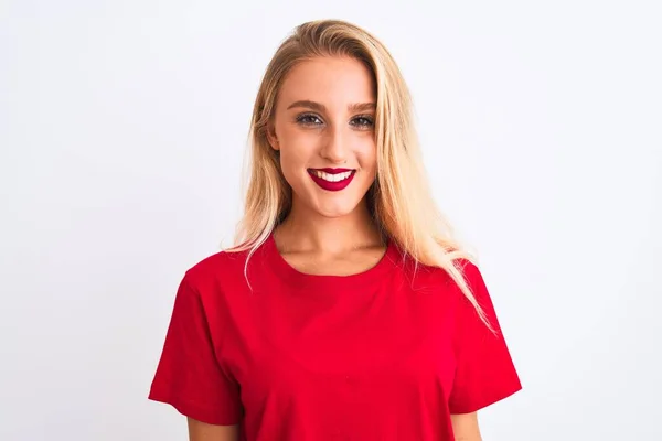 Jovem Mulher Bonita Vestindo Shirt Casual Vermelho Sobre Fundo Branco — Fotografia de Stock