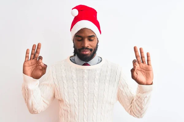 Jovem Afro Americano Vestindo Chapéu Natal Santa Sobre Fundo Branco — Fotografia de Stock