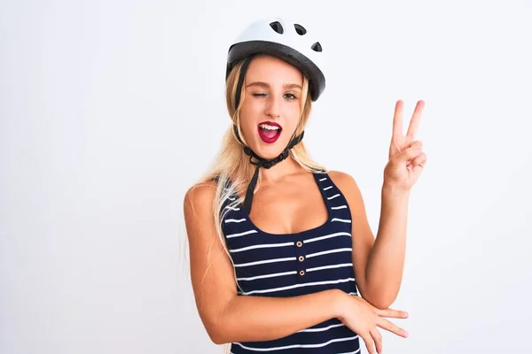 Junge Schöne Frau Mit Fahrradhelm Die Vor Isoliertem Weißem Hintergrund — Stockfoto