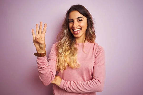 Giovane Bella Donna Indossa Maglione Sfondo Rosa Isolato Mostrando Indicando — Foto Stock